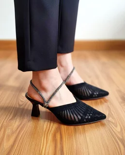 کفش پاشنه دار مجلسی نگینی زنانه